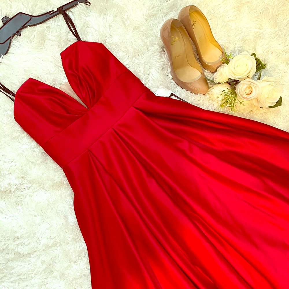 Betsey & Adam red strapless gown